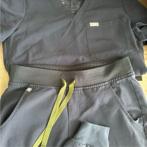 Figs jogger scrub set
